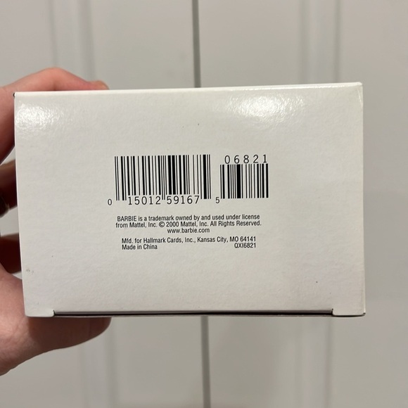 2000 Hallmark Celebration BARBIE Ornament - Picture 4 of 5